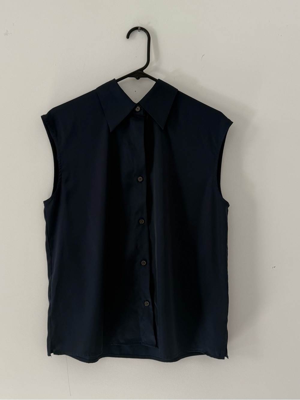 Banana Republic Navy Cap-sleeve Satin Top. Size M. Gently used. Great condition